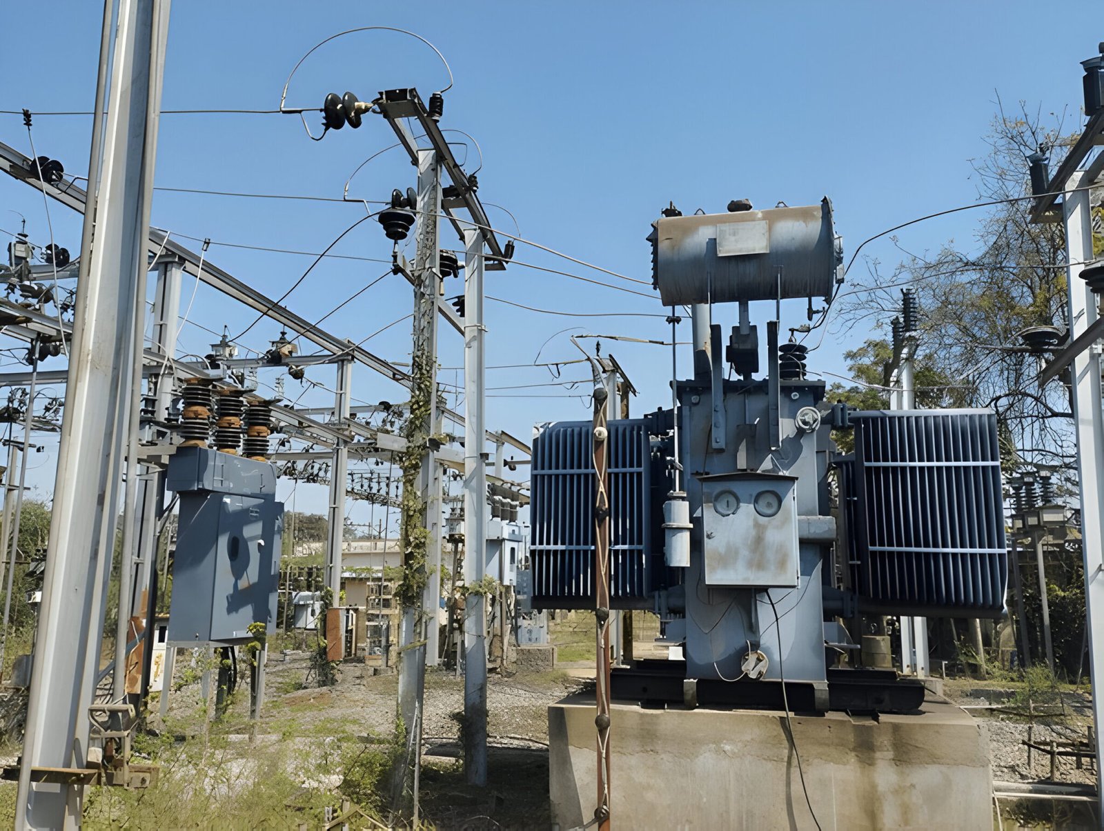 How Are Distribution Transformers Connected | ROOQ Group
